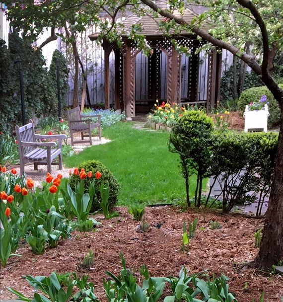 The garden at the Mount Vernon Hotel and House Museum
